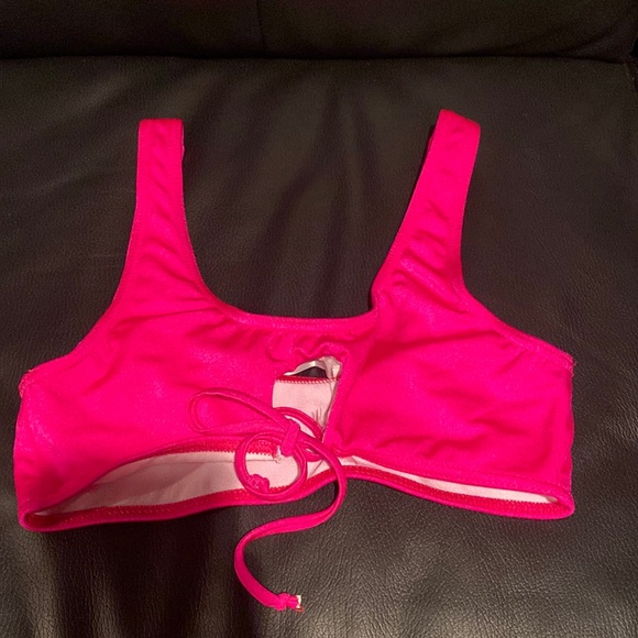 NWOT MISSGUIDED SWIM TOP - Picture 1 of 3